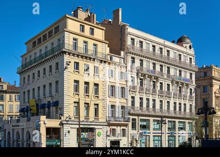 Marseille. Frankreich - 20. November 2024: Hotel Escale Oceania am Vieux Port von Marseille mit malerischem Blick auf den historischen Hafen und die Mod Stockfoto