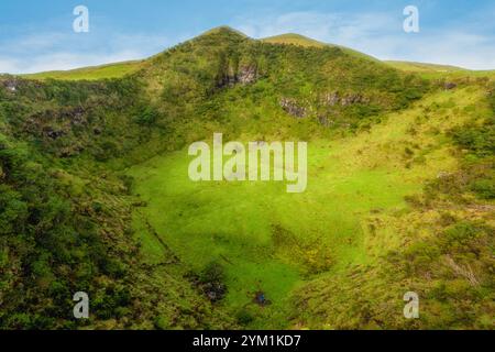 Vulkanische Landschaft entlang der Caminho das Lagoas auf Pico Island, Azoren. Stockfoto