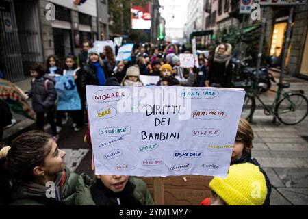 Mailand, Italien. November 2024. Marcia per i Diritti organizzata da UNICEF e sfilata dei bambiniMilano - Italia - Cronaca Mercoled&#xec;, 20 Novembre, 2024 (Foto di Marco Ottico/Lapresse) Palästinensische Demonstration Porta Genova Mailand, Italien - Nachrichten Mittwoch, 20. November 2024 (Foto von Marco Ottico/Lapresse) Credit: LaPresse/Alamy Live News Stockfoto