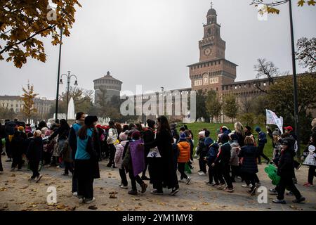 Mailand, Italien. November 2024. Marcia per i Diritti organizzata da UNICEF e sfilata dei bambiniMilano - Italia - Cronaca Mercoled&#xec;, 20 Novembre, 2024 (Foto di Marco Ottico/Lapresse) Palästinensische Demonstration Porta Genova Mailand, Italien - Nachrichten Mittwoch, 20. November 2024 (Foto von Marco Ottico/Lapresse) Credit: LaPresse/Alamy Live News Stockfoto