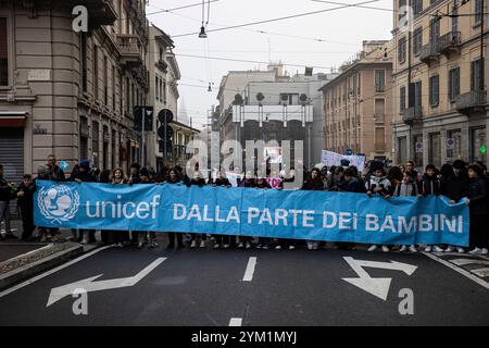 Mailand, Italien. November 2024. Marcia per i Diritti organizzata da UNICEF e sfilata dei bambiniMilano - Italia - Cronaca Mercoled&#xec;, 20 Novembre, 2024 (Foto di Marco Ottico/Lapresse) Palästinensische Demonstration Porta Genova Mailand, Italien - Nachrichten Mittwoch, 20. November 2024 (Foto von Marco Ottico/Lapresse) Credit: LaPresse/Alamy Live News Stockfoto