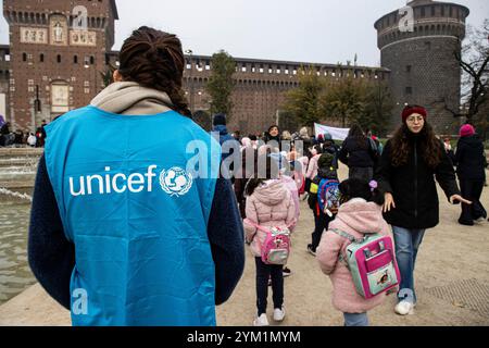 Mailand, Italien. November 2024. Marcia per i Diritti organizzata da UNICEF e sfilata dei bambiniMilano - Italia - Cronaca Mercoled&#xec;, 20 Novembre, 2024 (Foto di Marco Ottico/Lapresse) Palästinensische Demonstration Porta Genova Mailand, Italien - Nachrichten Mittwoch, 20. November 2024 (Foto von Marco Ottico/Lapresse) Credit: LaPresse/Alamy Live News Stockfoto