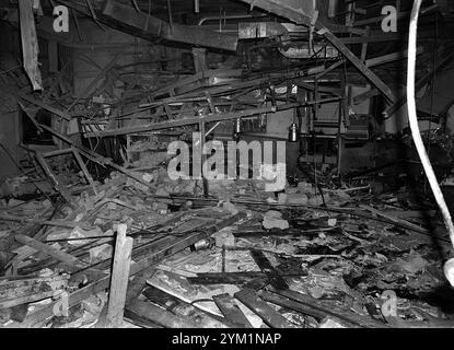 Aktenfoto vom 22./11/74 von einer Schutt-Masse, den Überresten des Mulberry Bush Pubs in Birmingham, einem der beiden Pubs in Birmingham, in dem Bomben explodierten. Verwandte von Menschen, die 1974 bei den Bombenanschlägen in Birmingham ums Leben kamen, haben erneut aufgerufen, eine öffentliche Untersuchung "als dringende Angelegenheit" durchzuführen, während sie sich auf den 50. Jahrestag der Gräueltaten der IRA vorbereiten. Ausgabedatum: Mittwoch, 20. November 2024. Stockfoto