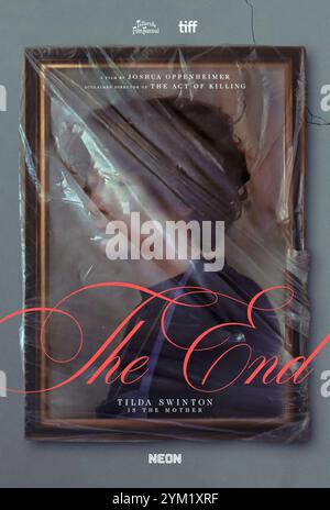 The End (2024) von Joshua Oppenheimer mit Tilda Swinton als Mutter. Ein eindringliches postapokalyptisches Musical, das eine wohlhabende Familie begleitet, die in einem isolierten Salzbergbunker lebt, wo ihre sorgfältig gepflegte Existenz von einem unerwarteten Besucher gestört wird. Poster mit US-Zeichen ***NUR FÜR REDAKTIONELLE ZWECKE. Quelle: BFA/NEON Stockfoto