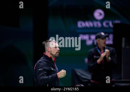 Malaga, Spanien. November 2024. Frank Dancevic Kapitän des kanadischen Teams im Viertelfinale Davis Cup Finale 8 im Einzelspiel 1. Martin Carpena Arena. (Foto: Vicente Vidal Fernandez/SIPA USA) Credit: SIPA USA/Alamy Live News Stockfoto