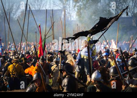 Groenlo, Gelderland, Niederlande - 26. 10. 2024: Die Schlacht von Grolle (Niederländisch: SLAG om Grolle). Historische Nachstellung der Belagerung der befestigten Grenze Stockfoto