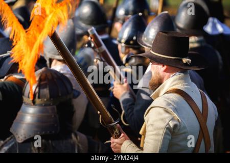 Groenlo, Gelderland, Niederlande - 26. 10. 2024: Die Schlacht von Grolle (Niederländisch: SLAG om Grolle). Historische Nachstellung der Belagerung der befestigten Grenze Stockfoto