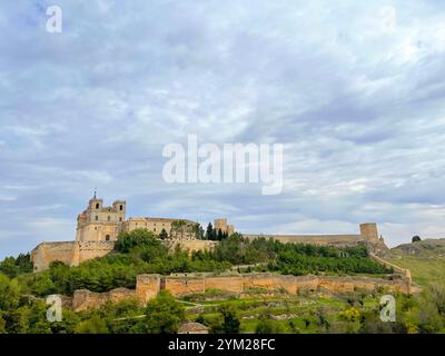 Kloster und Schloss. UCLES, Cuenca Provinz, Castilla La Mancha, Spanien. Stockfoto