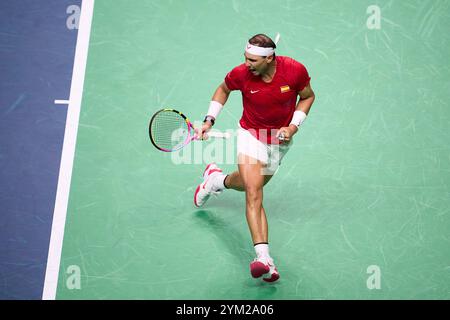 MALAGA, SPANIEN - 19. NOVEMBER: Rafael Nadal von Team Spanien im Einzelspiel gegen Botic van de Zandschulp vom Team Niederlande im Viertelfinale zwischen den Niederlanden und Spanien während des Davis Cup Finals im Palacio de Deportes Jose Maria Martin Carpena am 19. November 2024 in Malaga, Spanien. (Foto von QSP) Stockfoto
