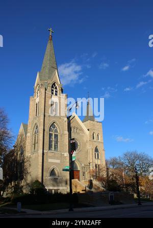 St. Peters United Church of Christ in Skokie, Illinois an einem sonnigen Tag Stockfoto