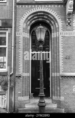 Amsterdam, Niederlande - 12. Oktober 2021: Architektonische Details aus den Straßen von Amsterdam, Niederlande Stockfoto