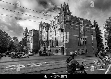 Amsterdam, Niederlande - 12. Oktober 2021: Straßenschild am Museumsviertel von Amsterdam, Niederlande. Stockfoto