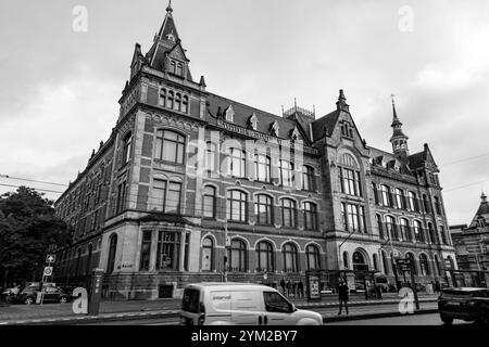 Amsterdam, Niederlande - 12. Oktober 2021: Straßenschild am Museumsviertel von Amsterdam, Niederlande. Stockfoto