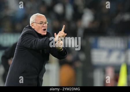 Roma, Italien. Dezember 2023. Foto Alfredo Falcone/LaPresse 02 Dicembre 2023 - Roma, Italia - Sport, calcio - Lazio vs Cagliari - Campionato italiano di calcio Serie A TIM 2023/2024 - Stadio Olimpico di Roma. Nella foto: Claudio Ranieri (Cheftrainer Cagliari Calcio) Foto Alfredo Falcone/LaPresse 02. Dezember 2023 Rom, Italien - Sport, Fußball - Lazio vs Cagliari - italienische Fußballmeisterschaft der Serie A 2023/2024 - Olympisches Stadion und Rom. Auf dem Bild: Claudio Ranieri (Cheftrainer Cagliari Calcio) Credit: LaPresse/Alamy Live News Stockfoto