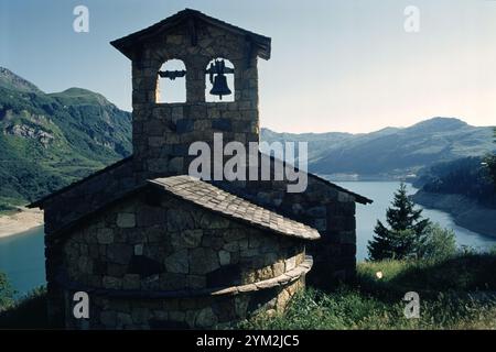 Berglandschaft entlang der Straße nach Cormet de Roselend, Rhone-Alpes, Frankreich, im Sommer Stockfoto