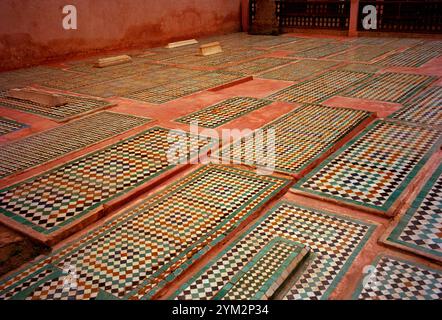 Die antiken historischen saadischen Gräber im Kasbah-Viertel von Marrakesch in Marokko im Maghreb in Nordafrika Stockfoto