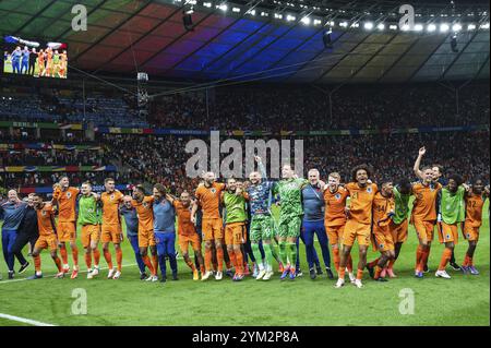 BERLIN, DEUTSCHLAND - 6. JULI 2024: Viertelfinalspiel der Euro 2024 Nederlands gegen die Türkei 2:1. Joy Team von Nederlands nach dem Spiel. Stockfoto