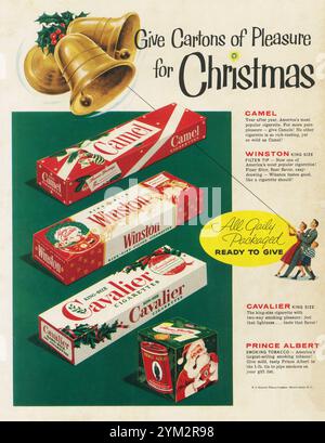 1955 R. J. Reynolds Tobacco Company Christmas Ad - Winston, Cavalier, Kamel Zigarettenkartons verpackt als Geschenke - „Cartons of Pleasure for Christmas“ Stockfoto