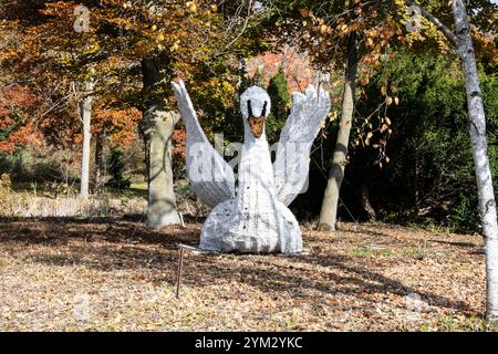 Stumme Schwanenskulpturen auf dem Niagara River Parkway in Niagara Falls, Ontario, Kanada Stockfoto