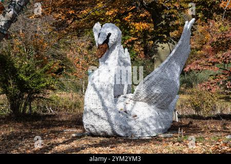 Stumme Schwanenskulpturen auf dem Niagara River Parkway in Niagara Falls, Ontario, Kanada Stockfoto