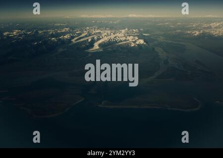 Vulkan Mount Redoubt, Tuxedni Bay, Lake Clark National Park in Alaska. Hochwertige Fotos Stockfoto