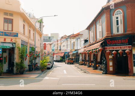 Singapur - 03. Januar 2023 - Eine Reihe traditioneller chinesischer Häuserarchitektur an der Joo Chiat Road. Hochwertige Fotos Stockfoto