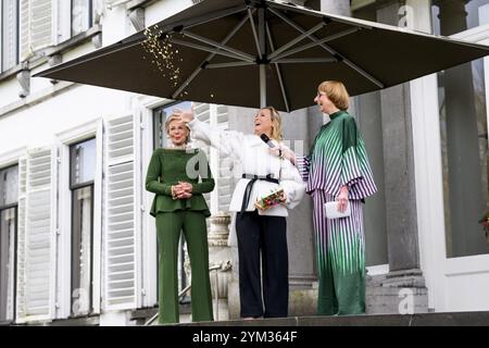 Soestdijk, Niederlande, 2024 2011-11-20 16:35:01 SOESTDIJK, 20-11-2024, Soestdijk Palace, die große Winterausstellung „Shine on Soestdijk“ wird das Hofleben in Kombination mit zeitgenössischer Mode, Kunst und Design ausgiebig präsentieren. FOTO: NLBeeld/Patrick van EMST Credit: NL Beeld / Patrick van EMST Stockfoto