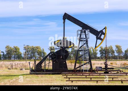 Pumpjack / Pumpjack in der Onshore-Ölbohrung bei Neuendorf, Halbinsel Gnitz, Ostseeinsel Usedom, Mecklenburg-Vorpommern, Deutschland Stockfoto