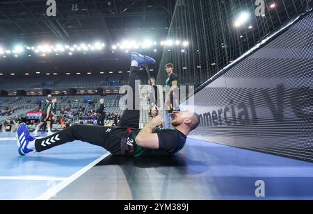 Zagreb, Kroatien. November 2024. ZAGREB, KROATIEN - 20. NOVEMBER: Christian O’Sullivan aus Magdeburg warnt das Vorspiel der EHF Champions League Group zwischen dem HC Zagreb und dem SC Magdeburg in der Arena Zagreb am 20. November 2024 in Zagreb, Kroatien. Foto: Sanjin Strukic/PIXSELL Credit: Pixsell/Alamy Live News Stockfoto