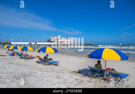 Pier und Strand in Daytona Beach, Florida, USA Stockfoto