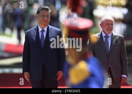 DF - BRASILIA - 11/20/2024 - BRASILIA, BESUCH DES CHINESISCHEN PRÄSIDENTEN XI JINPING BEI PRÄSIDENT LULA - der brasilianische Präsident Luiz Inacio Lula da Silva empfängt den chinesischen Präsidenten Xi Jinping am 20. November 2024 im Alvorada-Palast. Foto: Mateus Bonomi/AGIF (Foto: Mateus Bonomi/AGIF/SIPA USA) Stockfoto