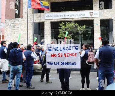 EMELNORTE ARBEITER Quito , Mittwoch, 20. November 2024 Arbeiter von Emelnorte, einem Elektrizitätsunternehmen, das Dienstleistungen für einen Teil von Pichincha, Imbabura und Carchi, gingen zum Energieministerium in Quito, um zu protestieren, Akte der Korruption und Vetternwirtschaft in der Firma Benito JimÃ nez, Sekretär der Arbeiter Fotos API Rolando Enriquez Quito Pichincha Ecuador POL TRABAJADORES EMELNORTE Stockfoto