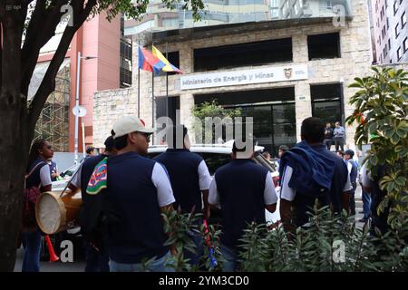 EMELNORTE ARBEITER Quito , Mittwoch, 20. November 2024 Arbeiter von Emelnorte, einem Elektrizitätsunternehmen, das Dienstleistungen für Teile von Pichincha, Imbabura und Carchi, gingen zum Energieministerium in Quito, um zu protestieren, Akte der Korruption und Vetternwirtschaft in der Firma Benito JimÃ nez, Sekretär der Arbeiter Fotos API Rolando Enriquez Quito Pichincha Ecuador POL TRABAJADORES EMELNORTE Stockfoto