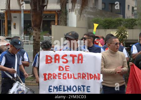 EMELNORTE-ARBEITER Quito, Mittwoch, 20. November 2024 Arbeiter von Emelnorte, einem Elektrizitätsunternehmen, das Dienstleistungen für Teile von Pichincha, Imbabura und Carchi bietet, gingen zum Energieministerium in Quito, um zu protestieren, Akte der Korruption und Vetternwirtschaft in der Firma Benito JimÃ nez, Sekretär der Arbeiter Fotos API Rolando Enriquez Quito Pichincha Ecuador POL TRABAJADORES EMELNORTE Stockfoto