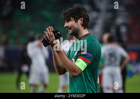 Vedran Corluka vom FC Lokomotiv Moskau dankt den Fans nach dem Spiel der UEFA Champions League zwischen dem FC Lokomotiv Moskau und dem FC Bayer 04 Leverkusen AT Stockfoto