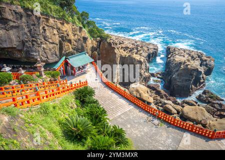 Udo-Schrein in der Präfektur Miyazaki, Japan entlang der wunderschönen Klippenküste. Stockfoto