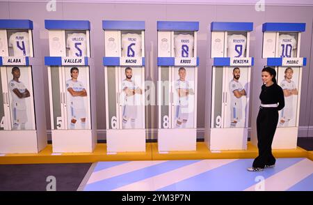 DIE ERSTEN UMKLEIDEKABINEN DES REAL MADRIDS SANTIAGO BERNABEU STADION, DIE ZUVOR VON CRISTIANO RONALDO, DAVID BECKHAM, ZIDANE UND LUIS FIGO BENUTZT WURDEN Stockfoto