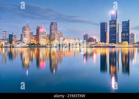 Skyline von Detroit, Michigan, USA bei Sonnenaufgang am Detroit River. Stockfoto