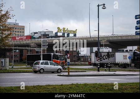 Kreuzung der Hauptstraße S 102 und der Ringstraße A 5 in Westpoort Amsterdam, Niederlande, 15. November 2024 Stockfoto