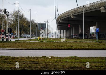 Kreuzung der Hauptstraße S 102 und der Ringstraße A 5 in Westpoort Amsterdam, Niederlande, 15. November 2024 Stockfoto