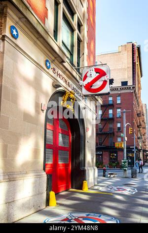 Historische FDNY-Feuerwehrleiter 8 moore Street New york mit hellroten Türen für den Film ghostbusters Stockfoto