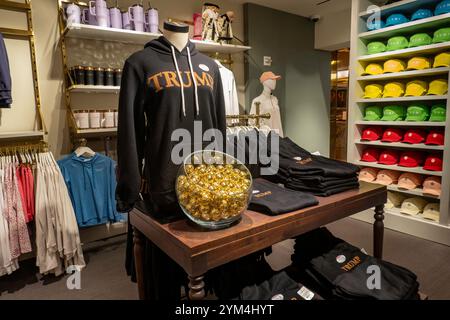 Der Trump Store im Trump Tower an der Fifth Avenue verkauft Markenartikel und Souvenirs für den 45./47. POTUS, New York City, USA 2024 Stockfoto