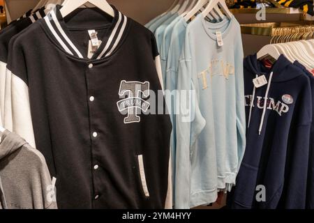 Der Trump Store im Trump Tower an der Fifth Avenue verkauft Markenartikel und Souvenirs für den 45./47. POTUS, New York City, USA 2024 Stockfoto