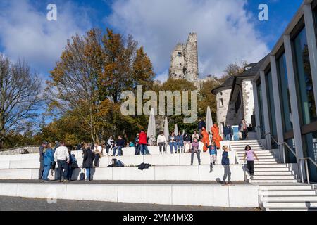 Drachenfelsplateau, das Drachenfels, ist ein Berg im Siebengebirge am Rhein zwischen Bad Honnef und Königswinter, mit einer Burgruine Drachenfels Stockfoto