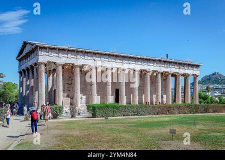 Der Tempel des Hephaistos oder Hephaisteion, ein gut erhaltener griechischer Tempel, der dem Hephaistos gewidmet ist, in der antiken Agora von Athen, Griechenland. Stockfoto