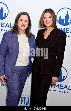 Beth Shapiro und Lizzie Tisch nehmen am 20. November 2024 am Citymeal on Wheels Power Lunch im Plaza Hotel in New York, New York, USA, Teil. Am 20. November 2024 nimmt das Citymeal on Wheels Power Lunch im Plaza Hotel in New York, New York, USA, Teil. Robin Platzer/ Twin Images/ Credit: SIPA USA/Alamy Live News Stockfoto