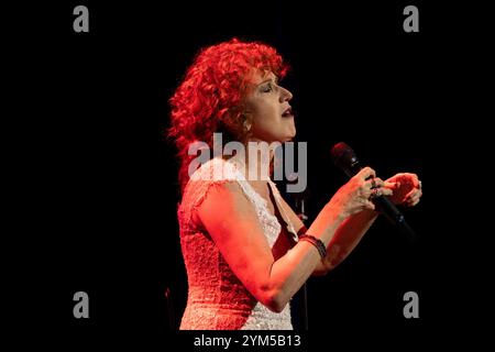 5. November 2024, Neapel, Italien: Fiorella Mannoia tritt live auf der Bühne während der Sinfonica Tour im Teatro Augusteo in Neapel auf. (Kreditbild: © Francesco Cigliano/Pacific Press via ZUMA Press Wire) NUR REDAKTIONELLE VERWENDUNG! Nicht für kommerzielle ZWECKE! Stockfoto