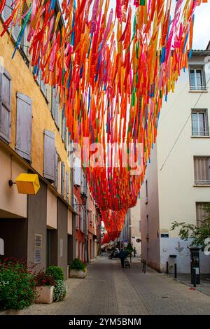 GAP ist das Zentrum des Einzelhandels für die Hautes-Alpes und ein Magnet für Käufer am Markttag in der Region Hautes-Alpes in Frankreich Stockfoto