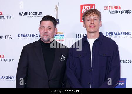 Tim Maelzer und Tim Bendzko bei der Verleihung 'Goldene Bild der Frau' am 20.11.2024 in Hamburg Stockfoto