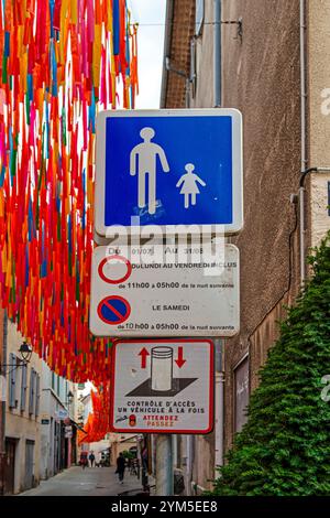 GAP ist das Zentrum des Einzelhandels für die Hautes-Alpes und ein Magnet für Käufer am Markttag in der Region Hautes-Alpes in Frankreich Stockfoto